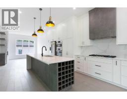 5pc Bathroom - 1108 6 Street Ne, Calgary, AB T2E3Y8 Photo 6