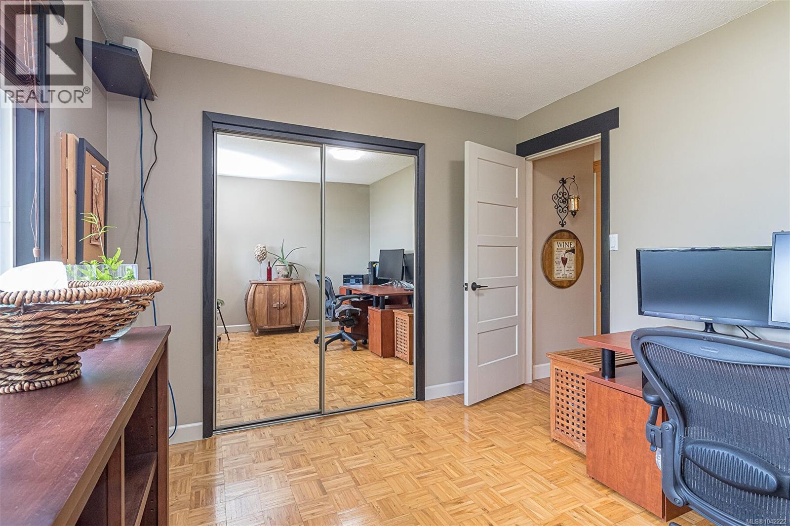 328 Tyrrell Rd - Image 38