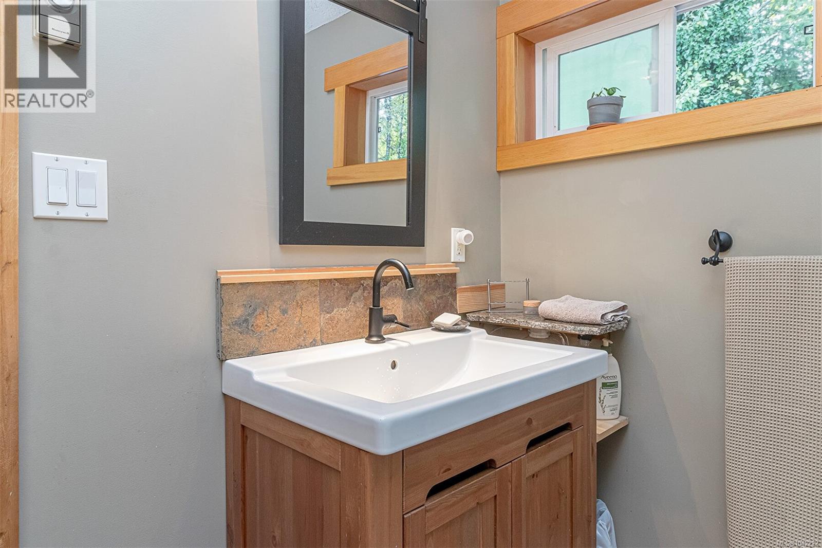 328 Tyrrell Rd - 31