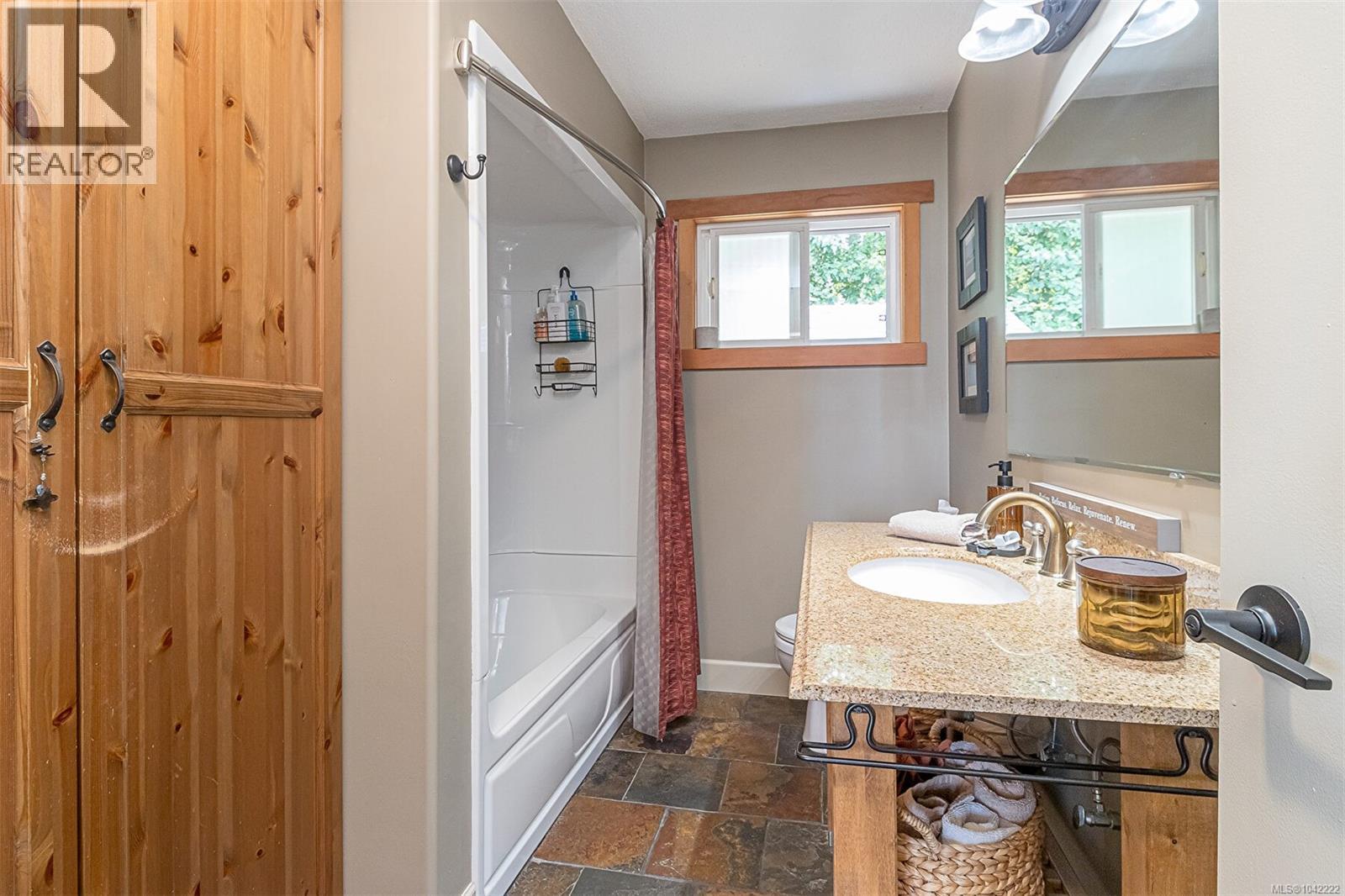 328 Tyrrell Rd - 35