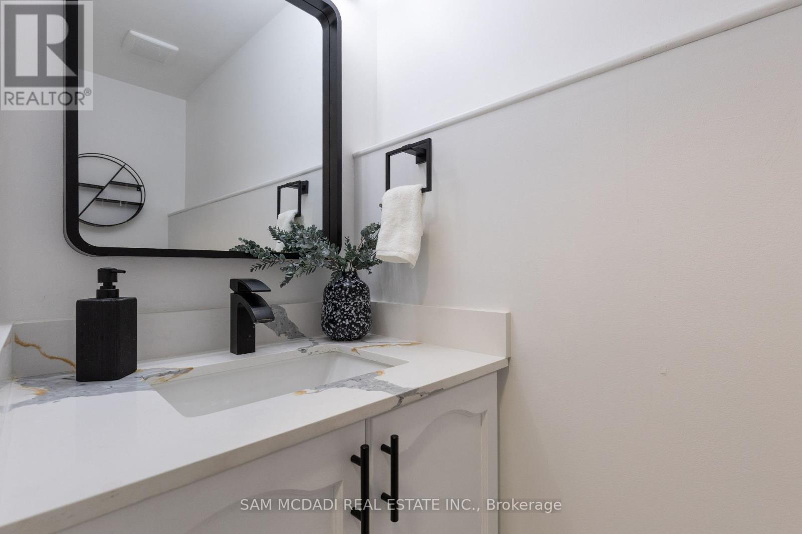 1190 FOX CRESCENT - 13