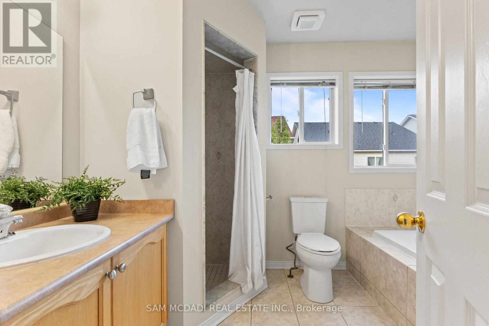 1190 FOX CRESCENT - 18