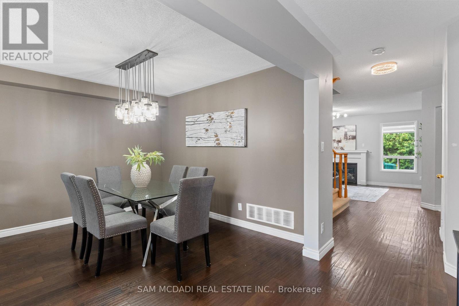 1190 FOX CRESCENT - 5