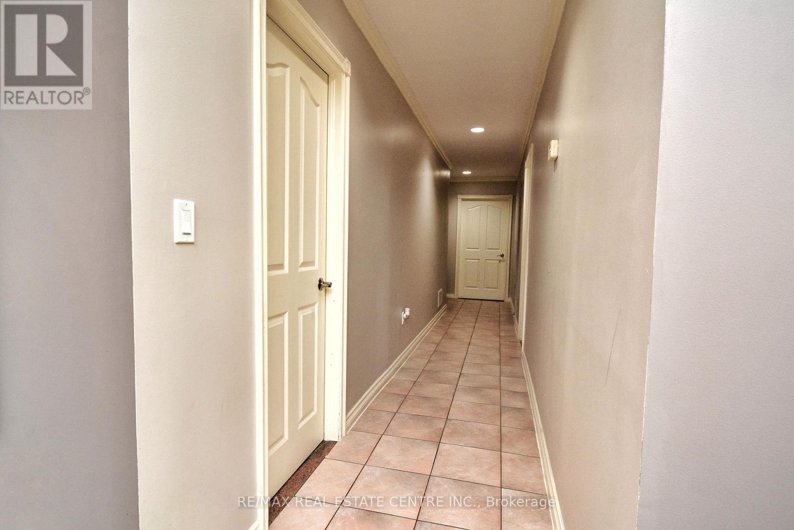 20 CRESCENT HILL DRIVE N - 19