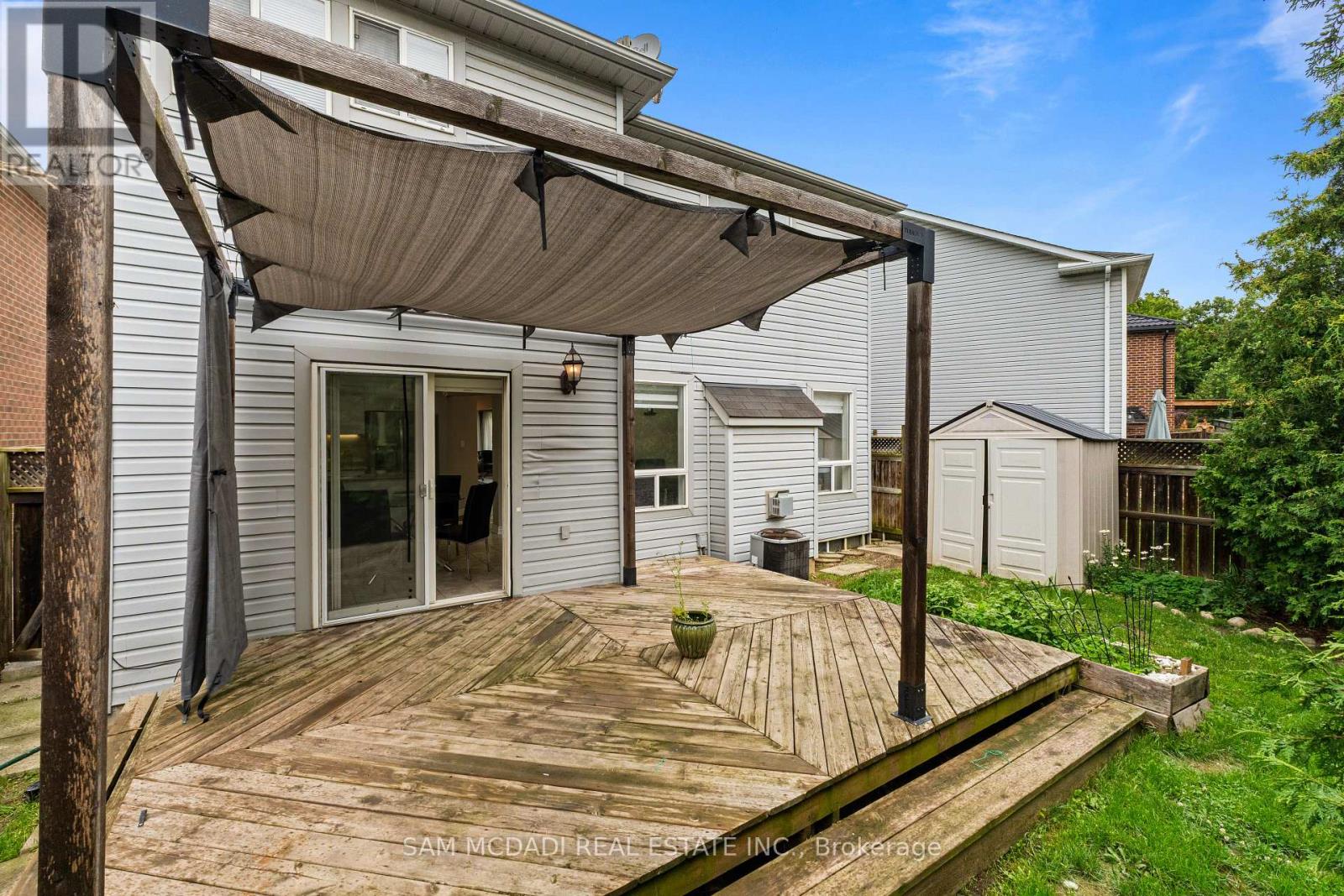 1190 FOX CRESCENT - 24