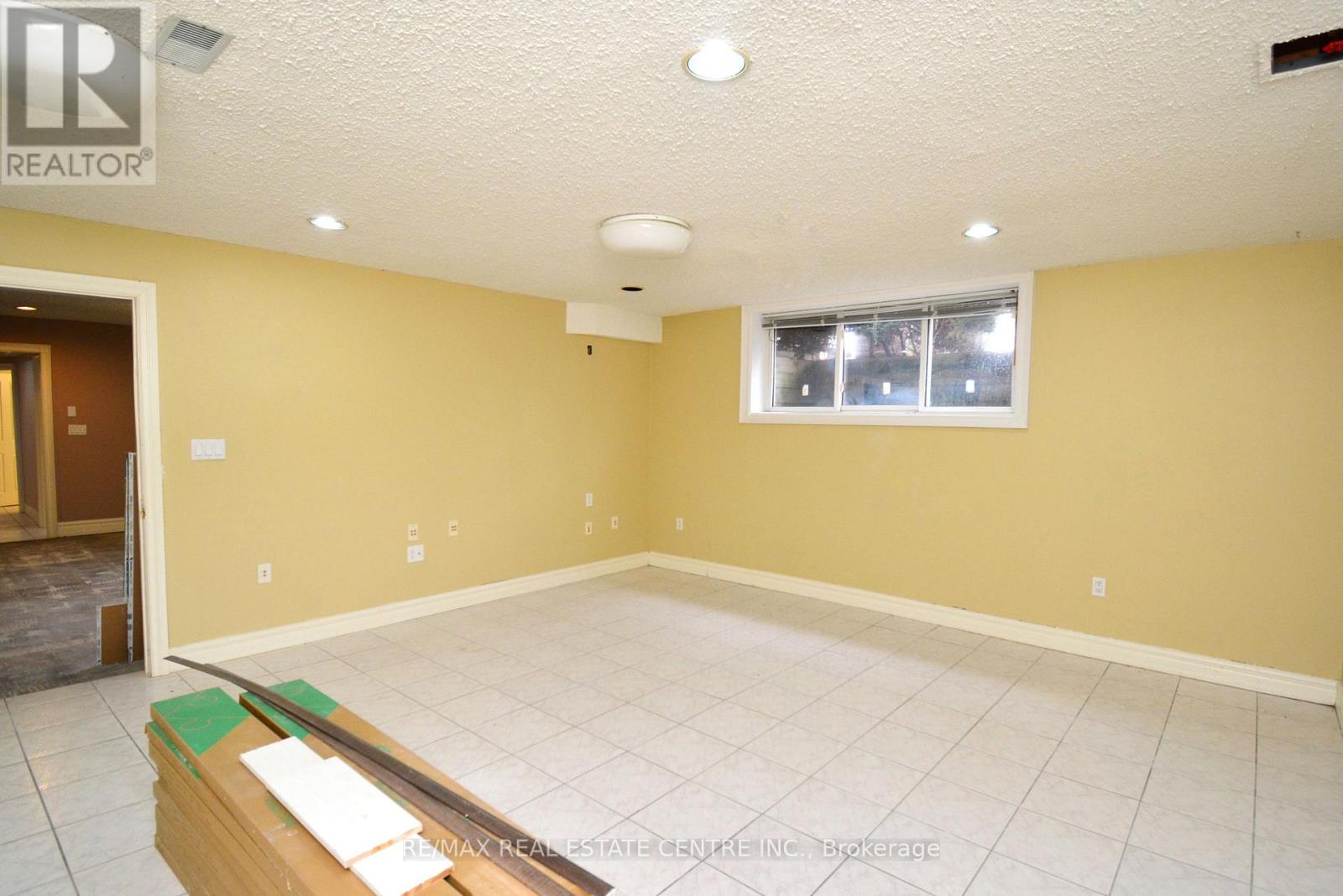 20 CRESCENT HILL DRIVE N - 29