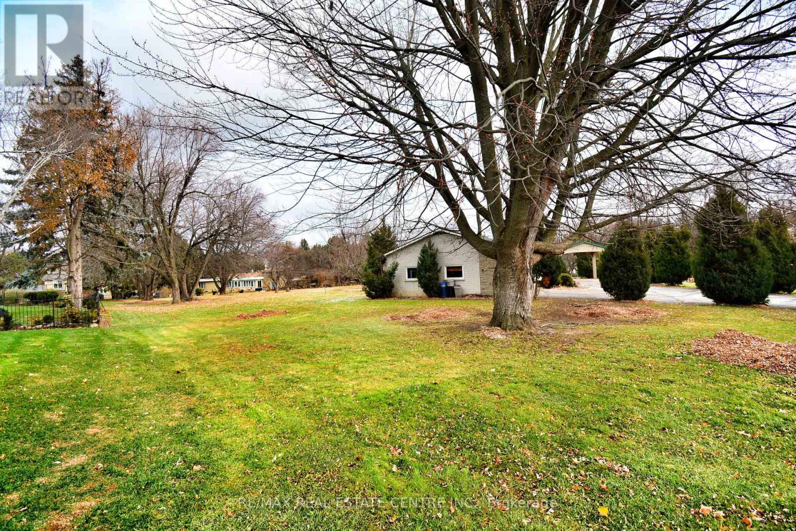 20 CRESCENT HILL DRIVE N - 32