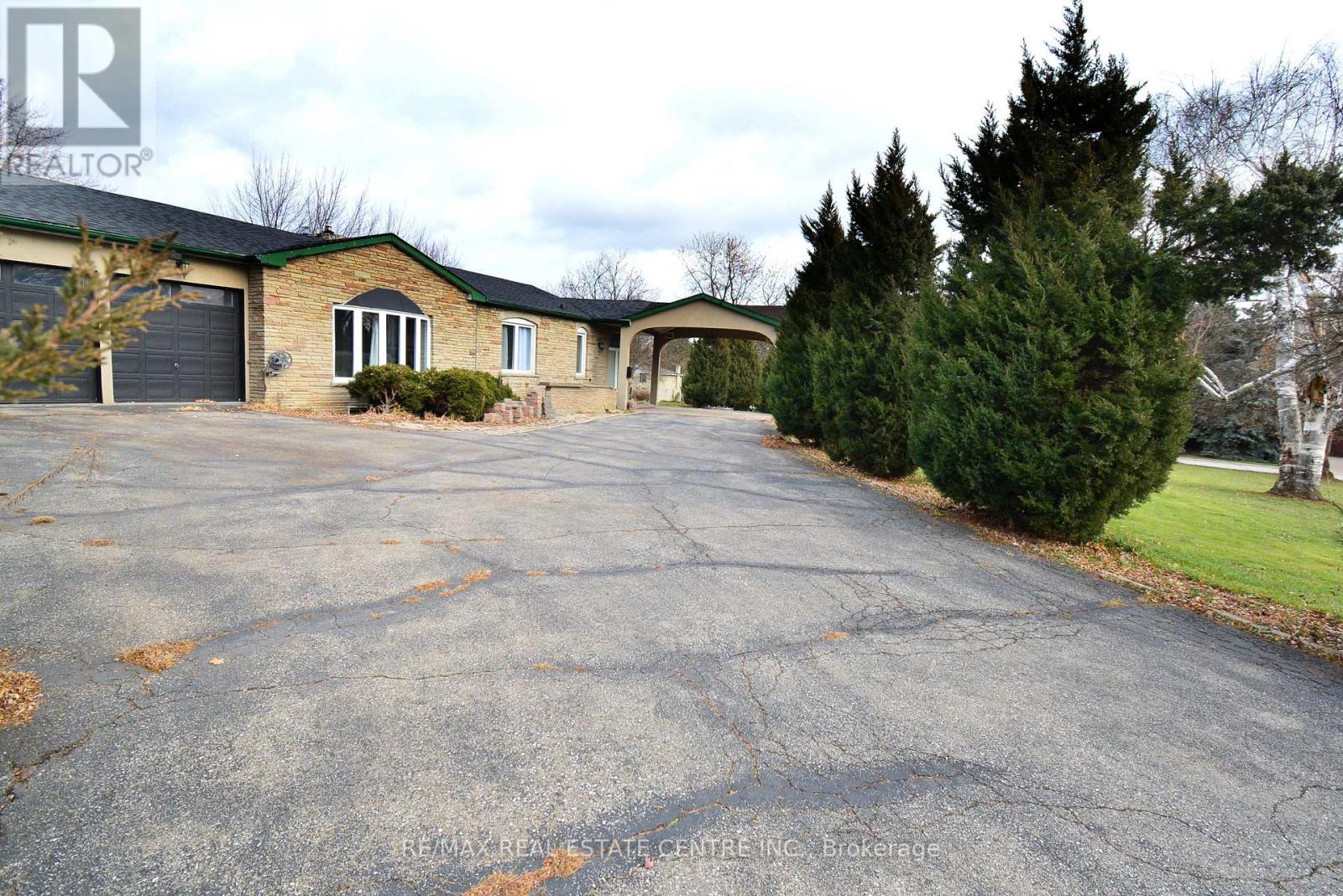 20 CRESCENT HILL DRIVE N - 6