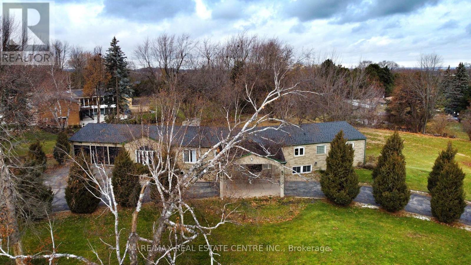 20 CRESCENT HILL DRIVE N - 2