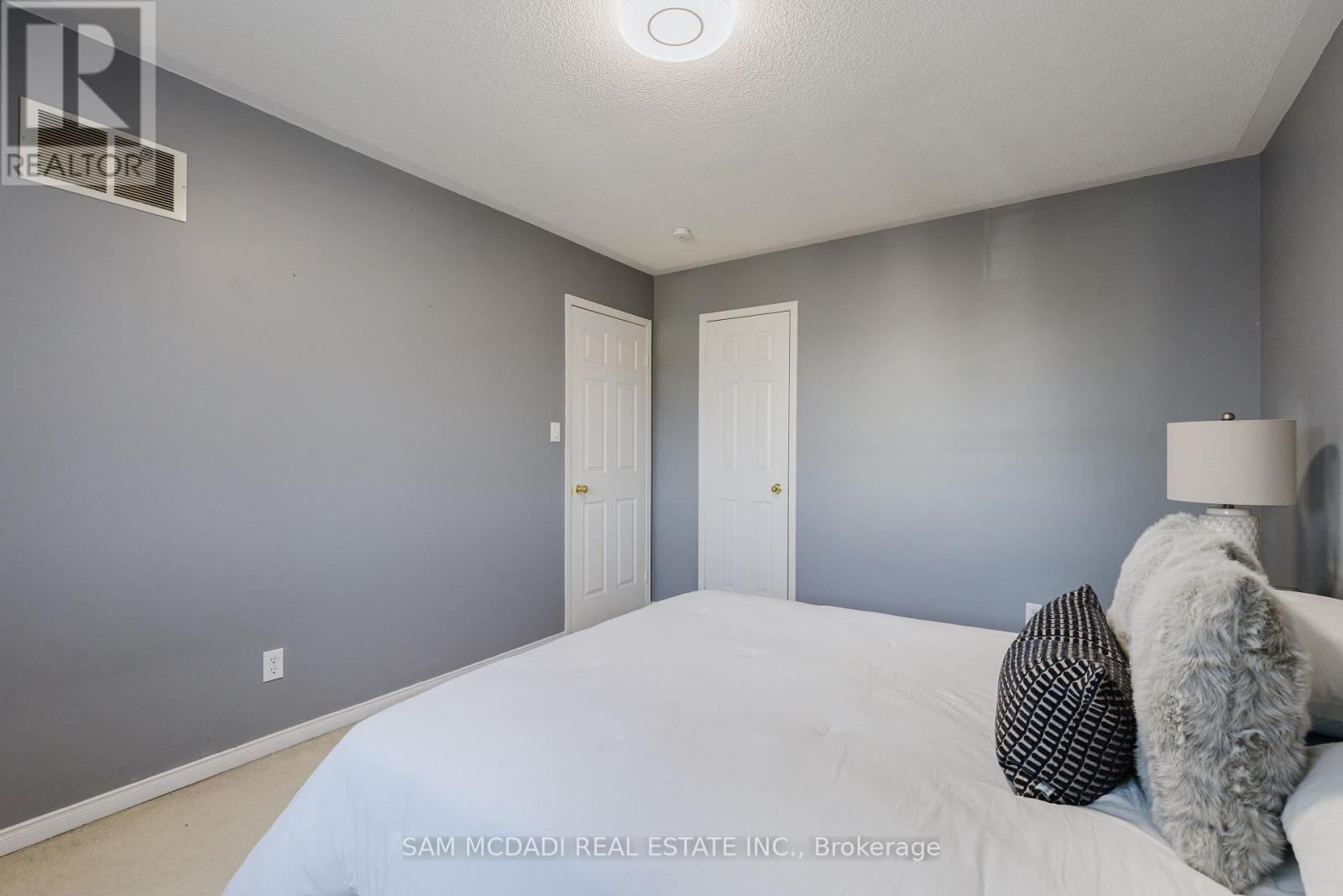 1190 FOX CRESCENT - 20