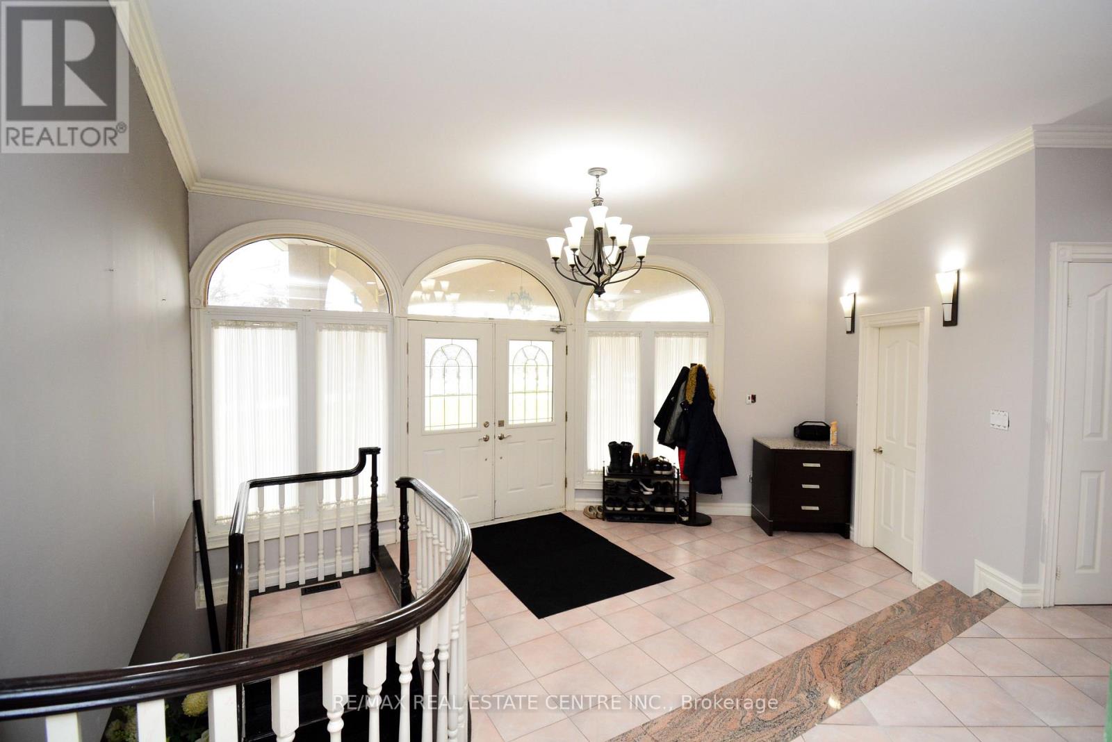 20 CRESCENT HILL DRIVE N - 10