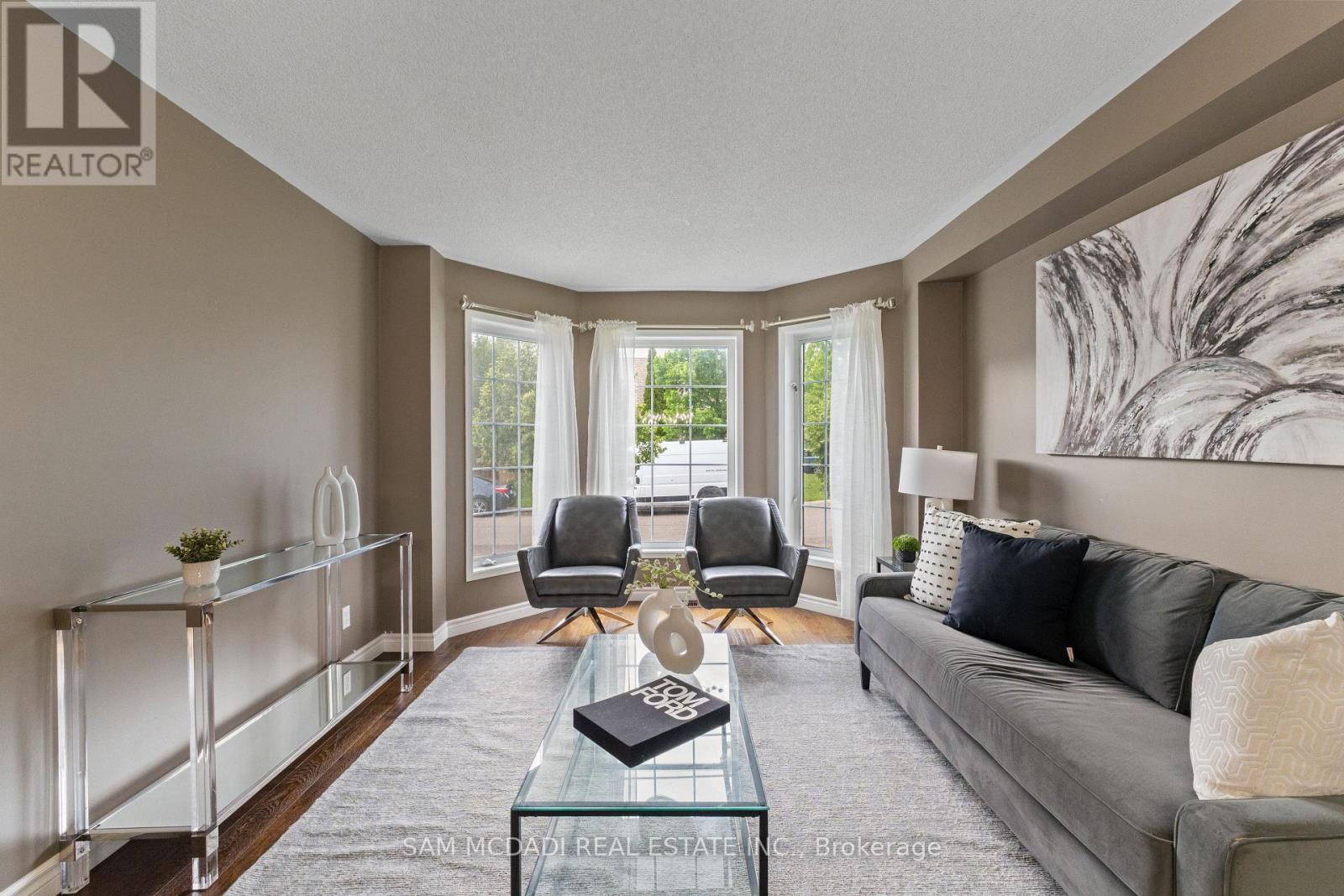 1190 FOX CRESCENT - 3