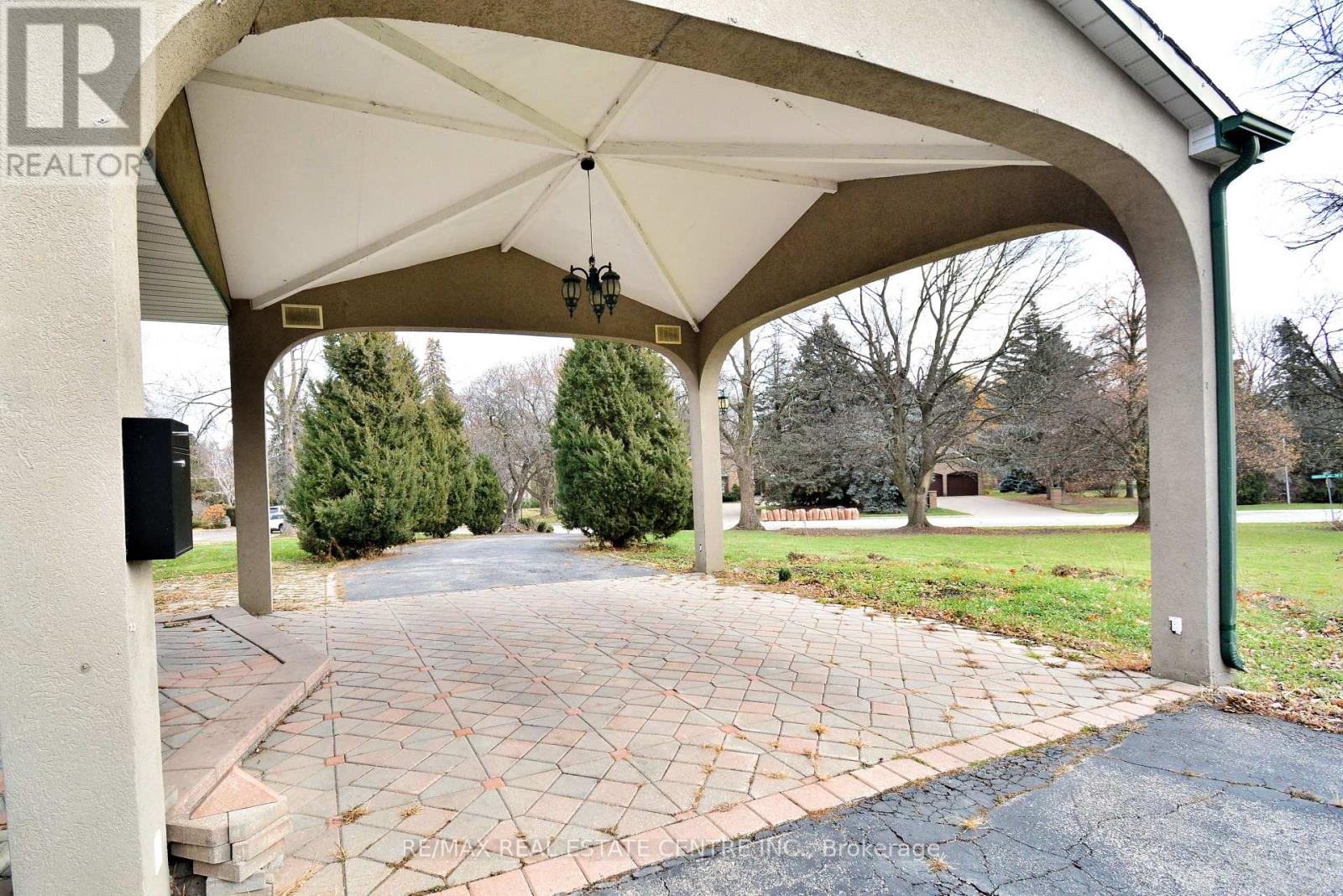 20 CRESCENT HILL DRIVE N - 8