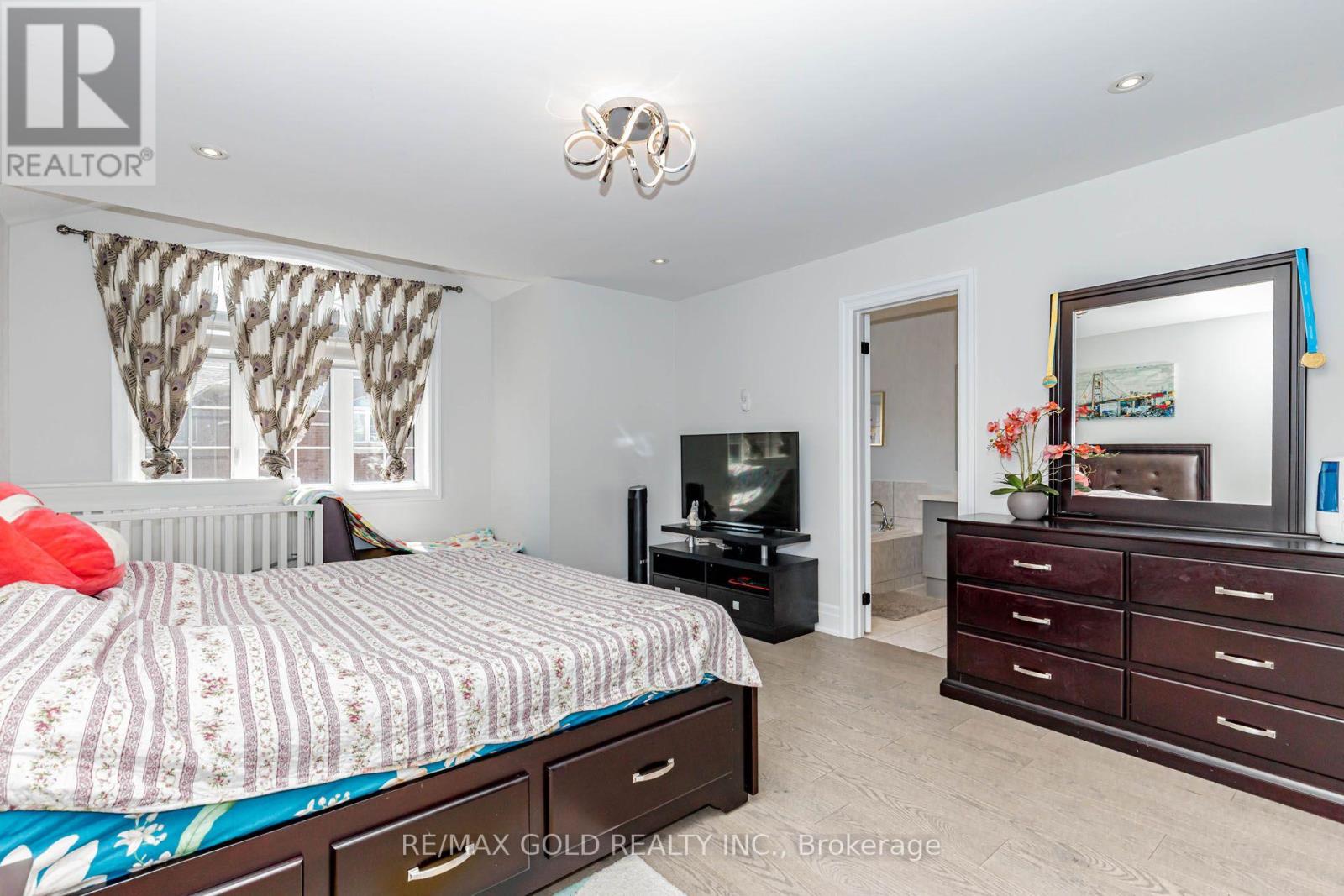 7 OVERSTONE ROAD - 23