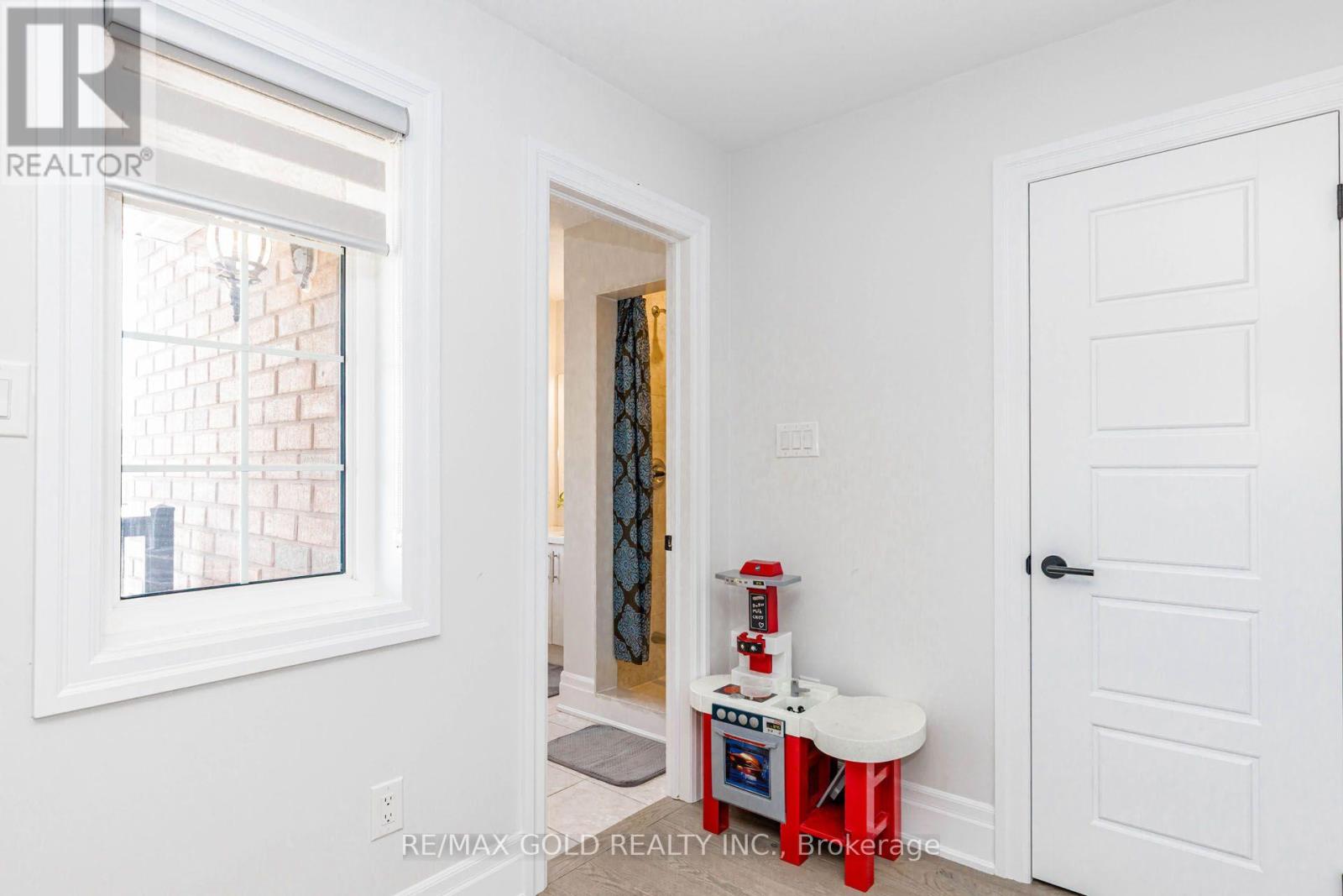 7 OVERSTONE ROAD - 32