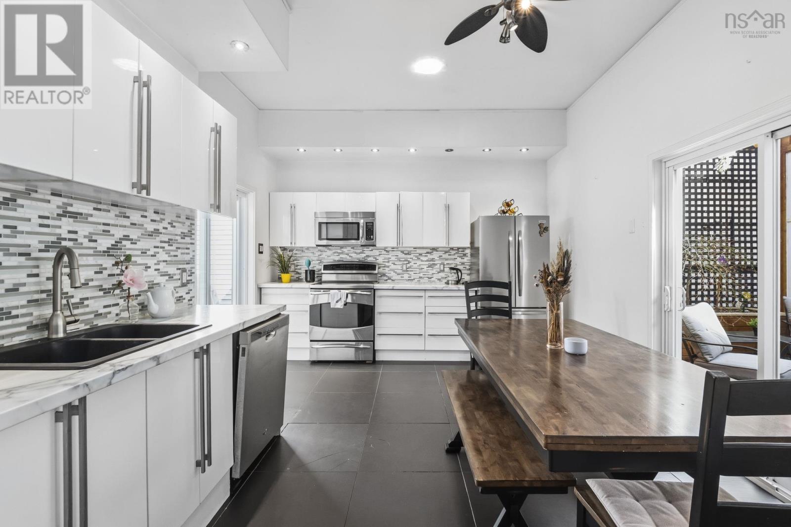 11 McFatridge Road - 21