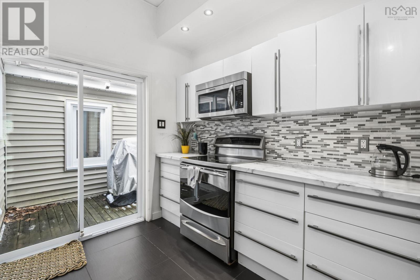 11 McFatridge Road - 25