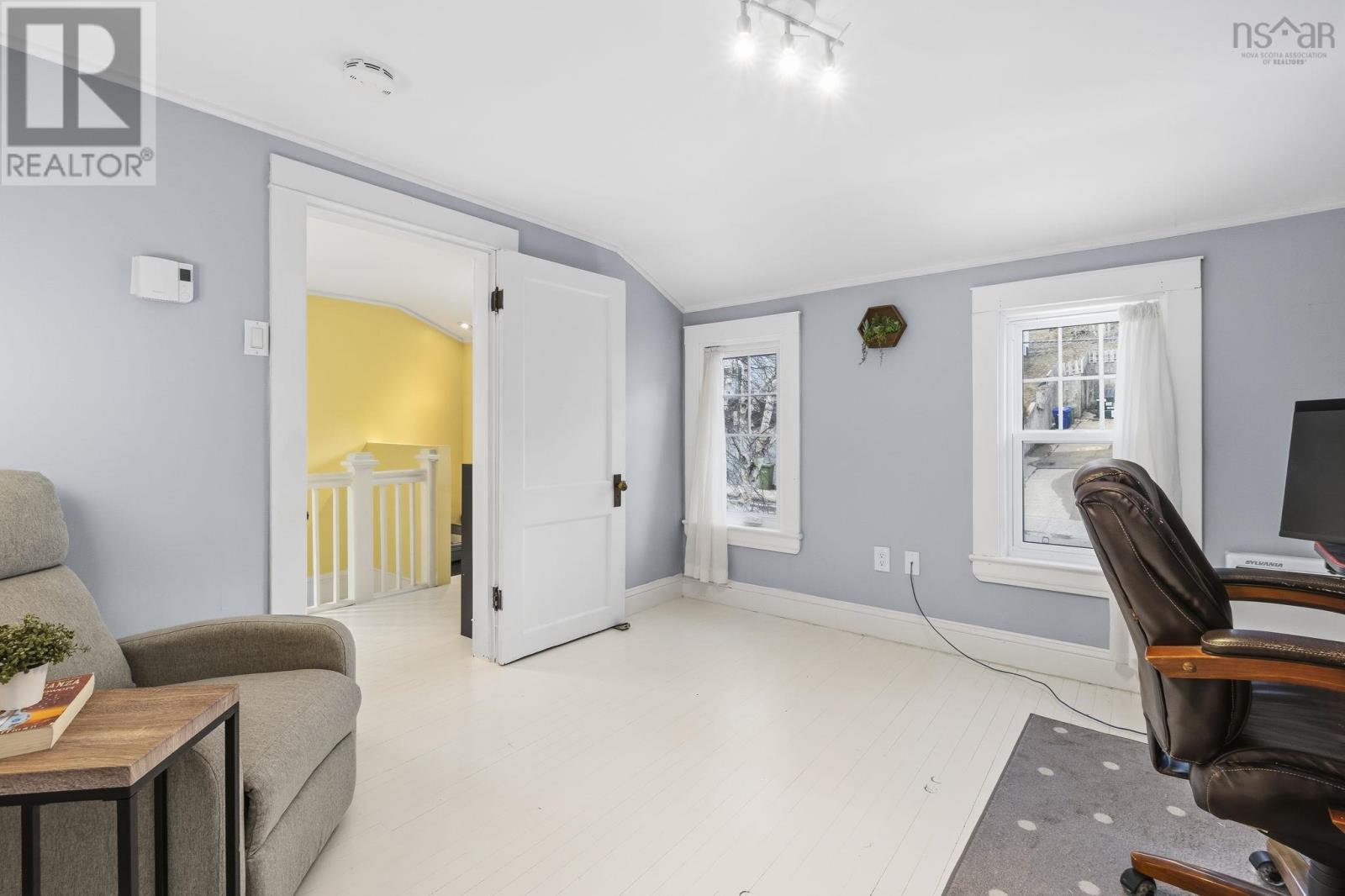 11 McFatridge Road - 43