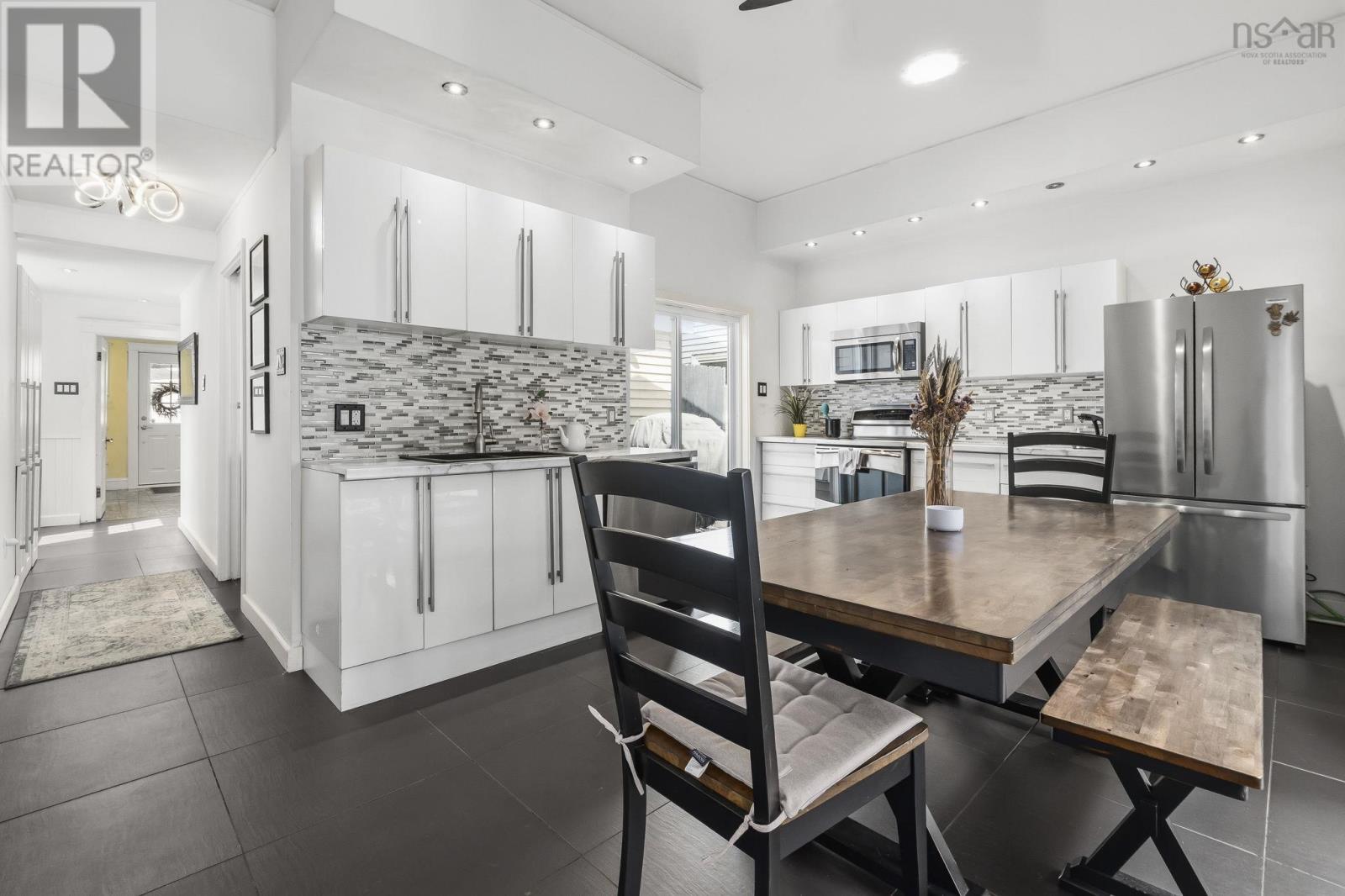 11 McFatridge Road - 19
