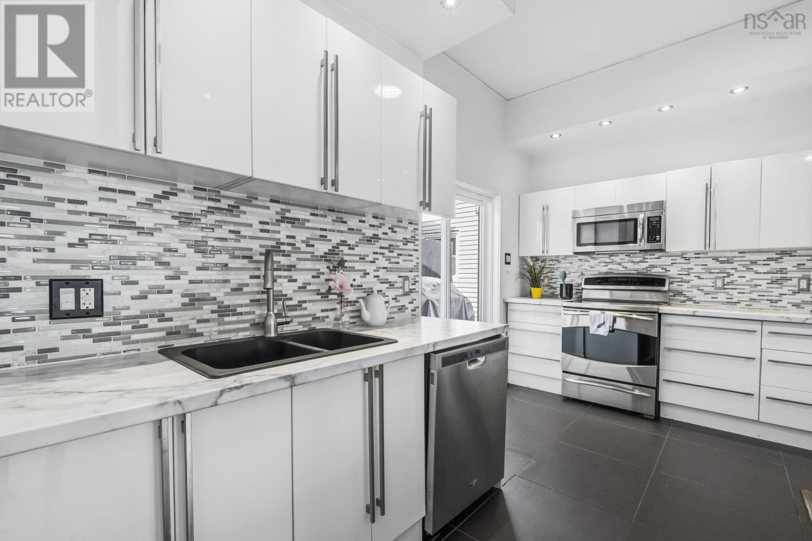 11 McFatridge Road - 22