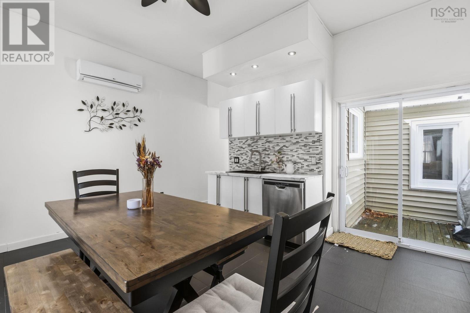 11 McFatridge Road - 24