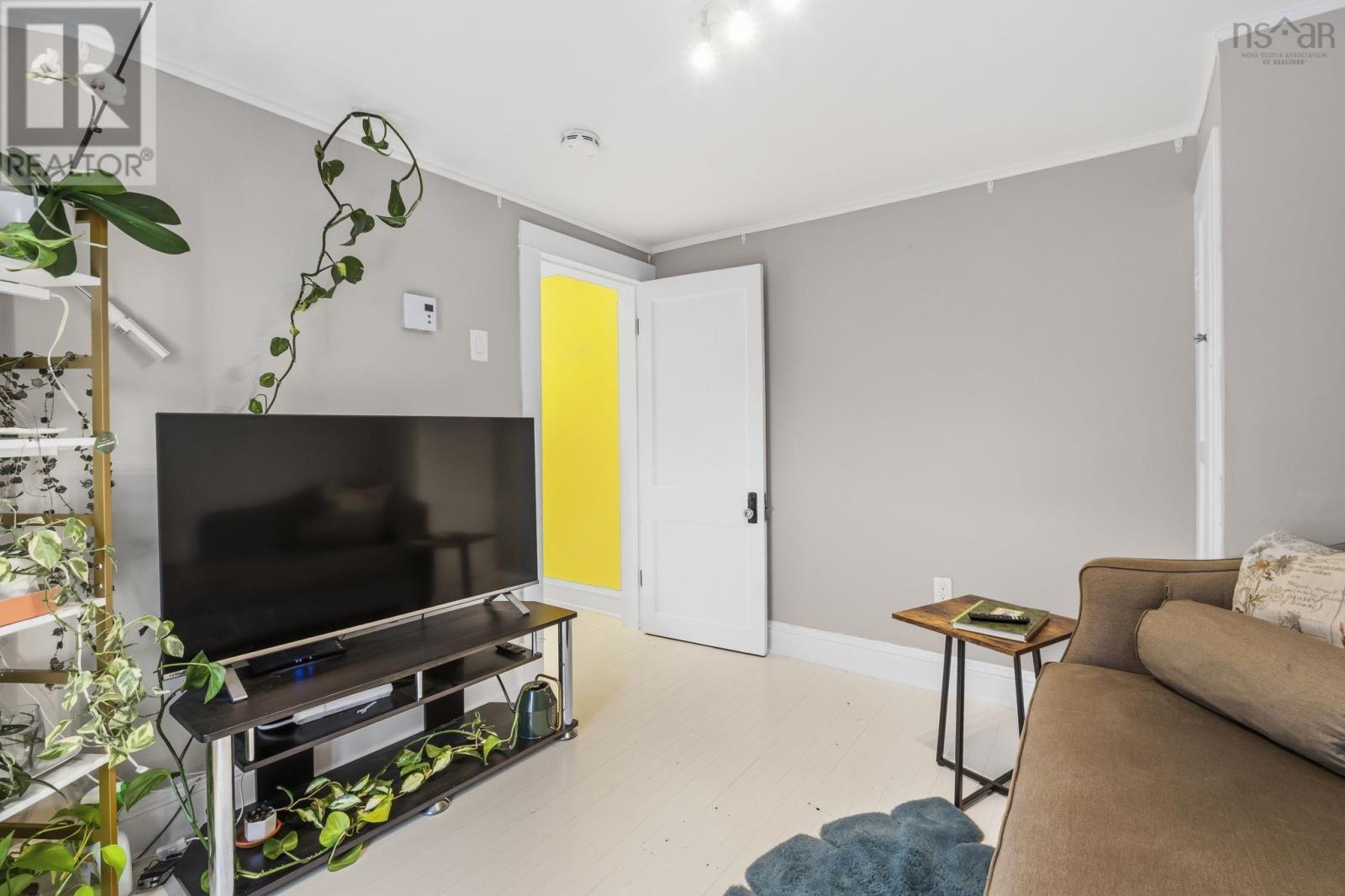 11 McFatridge Road - 39