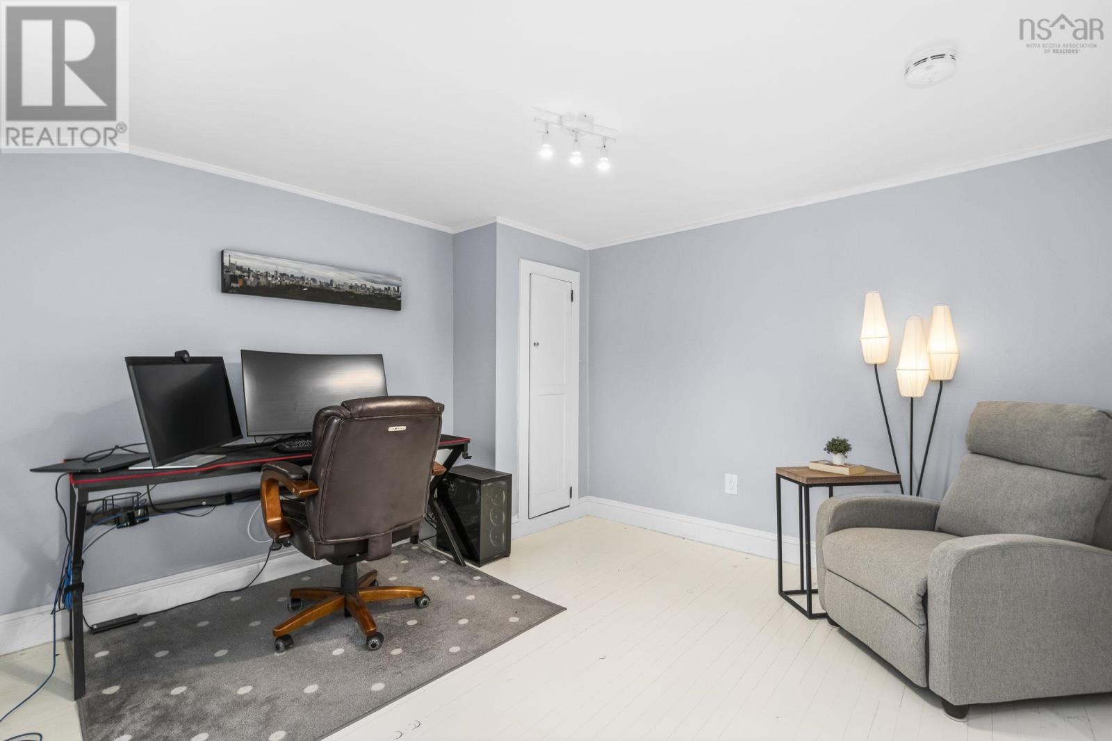 11 McFatridge Road - 44