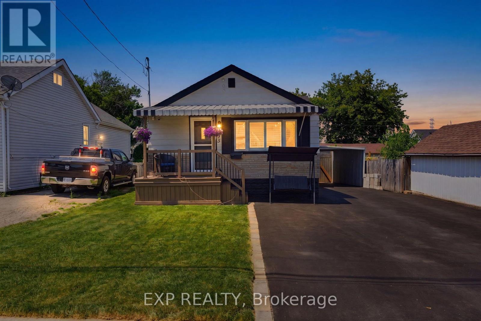 735 DUNN AVENUE - 1