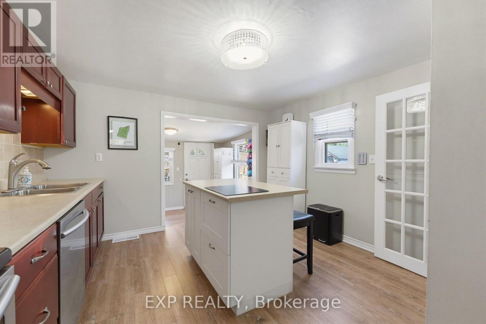 735 DUNN AVENUE - 10