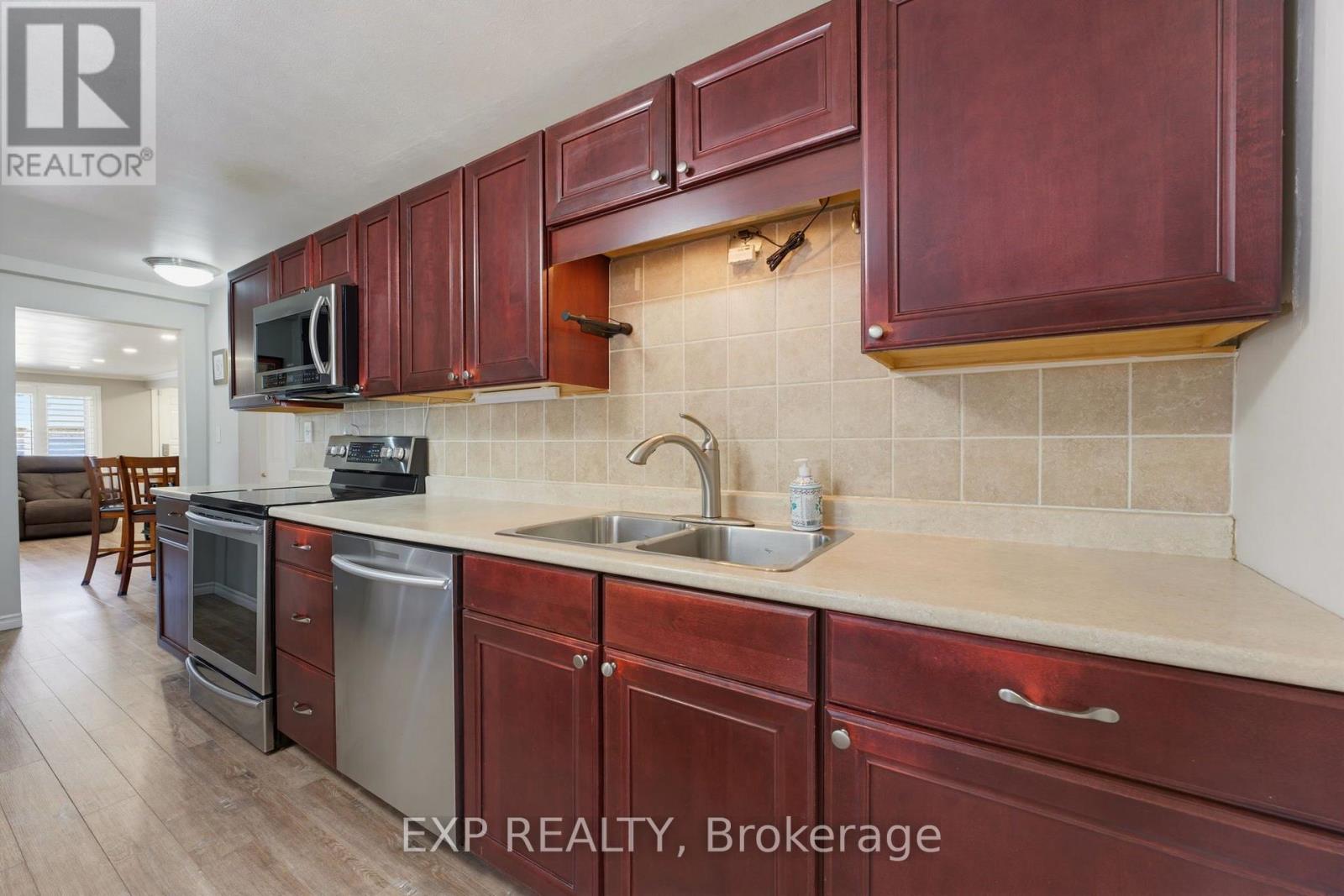 735 DUNN AVENUE - 13