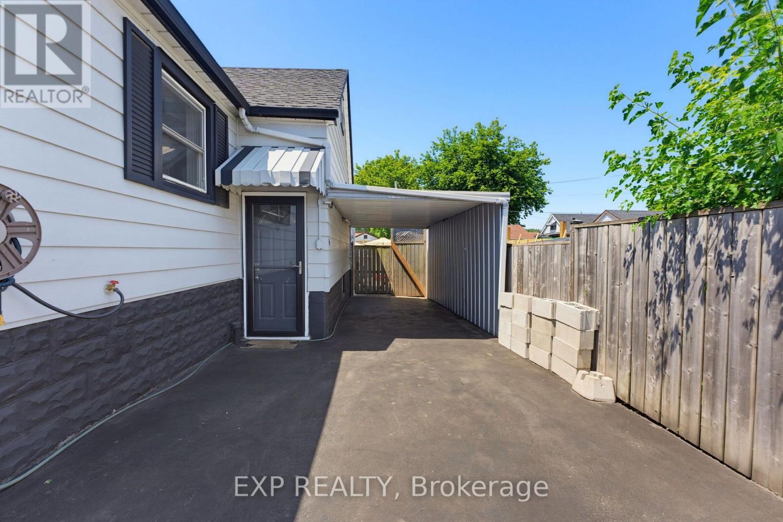 735 DUNN AVENUE - 3