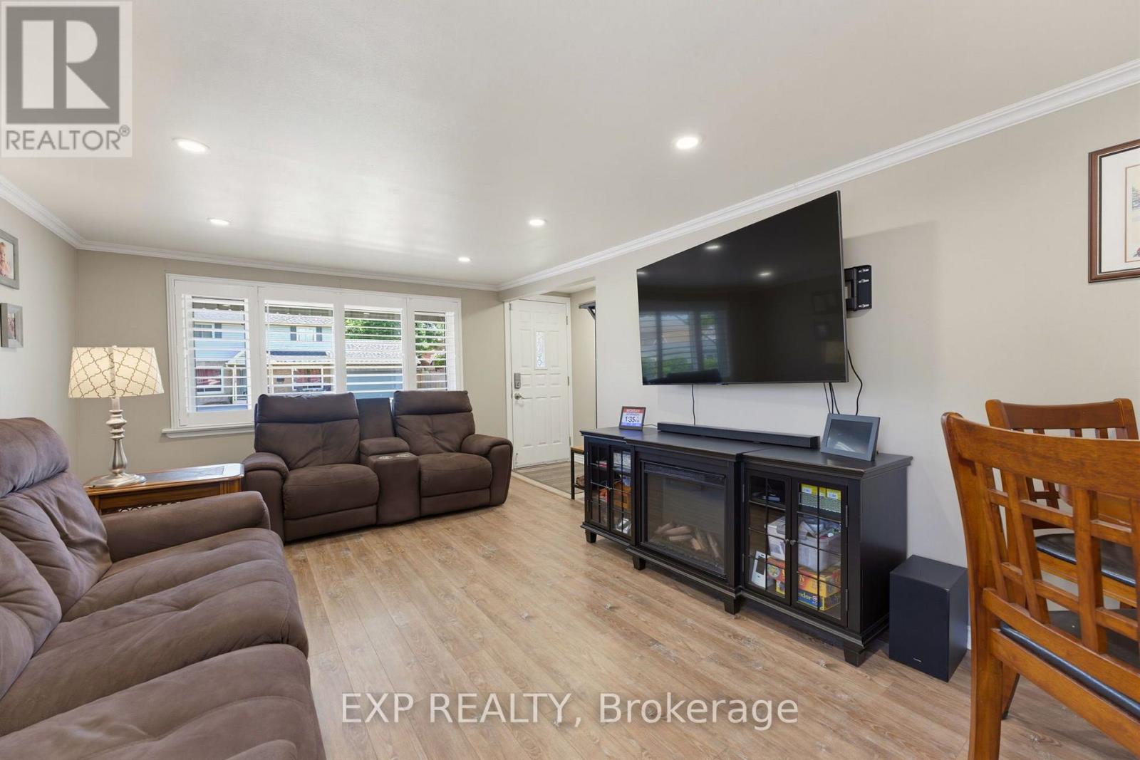 735 DUNN AVENUE - 8