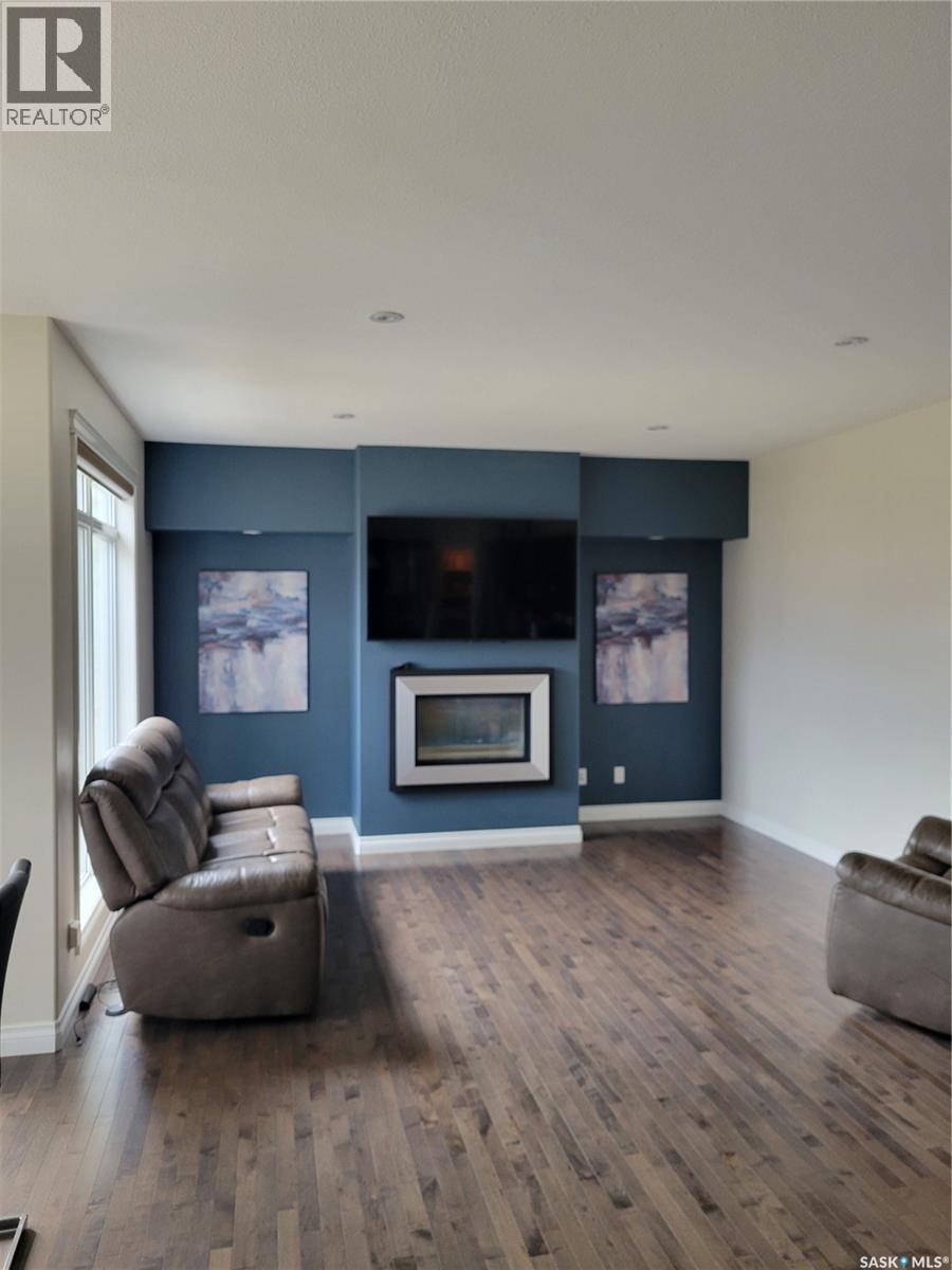 718 Patrick BAY - 3
