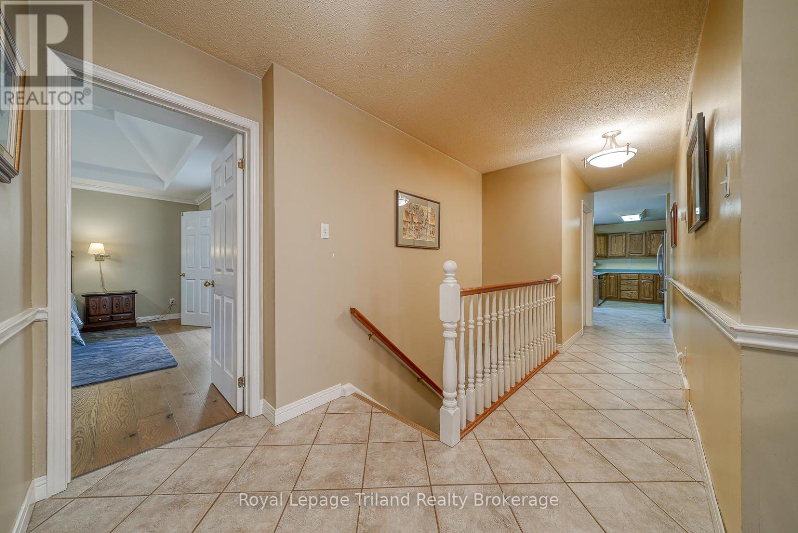 623 LANSDOWNE AVENUE - 33