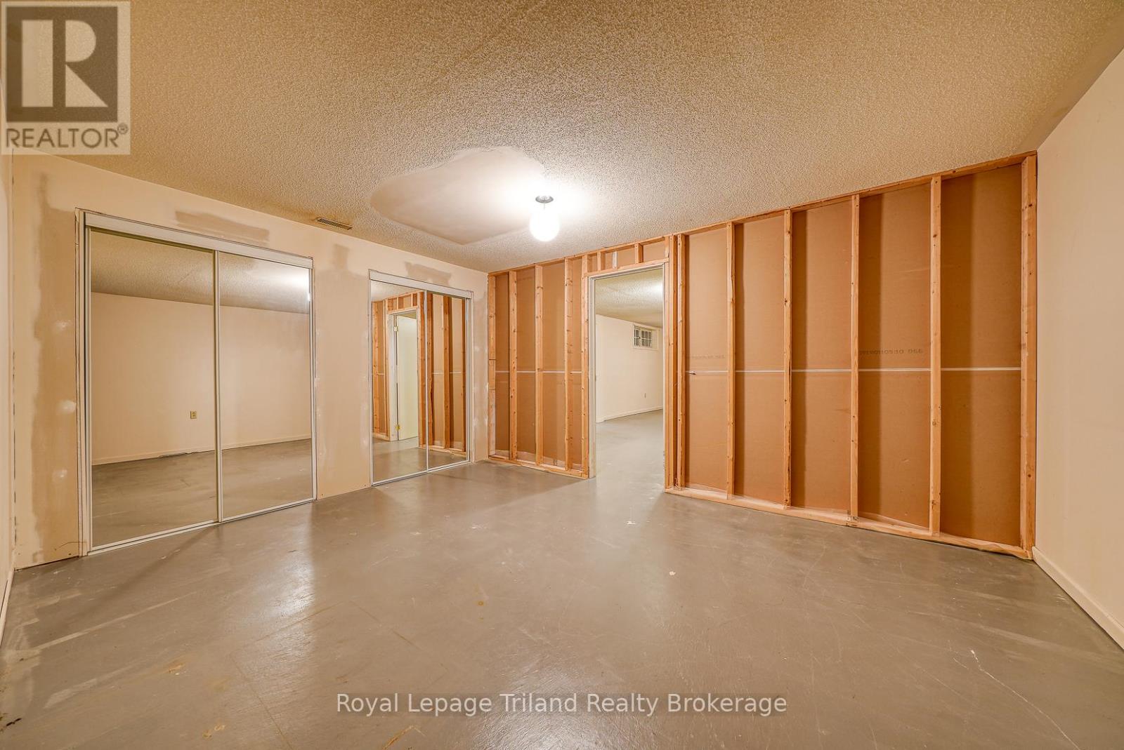 623 LANSDOWNE AVENUE - 38