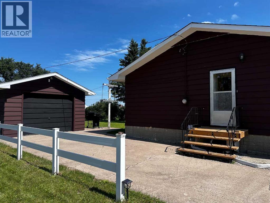 5240 50 Avenue - 2