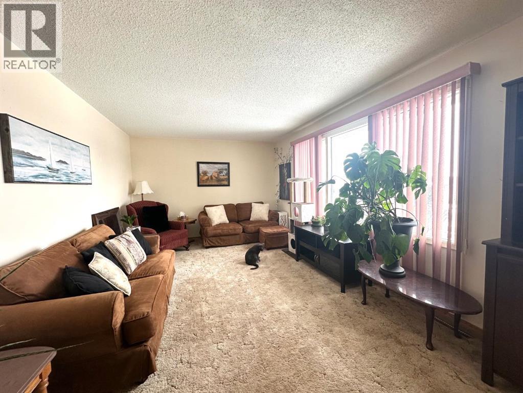 5240 50 Avenue - 3