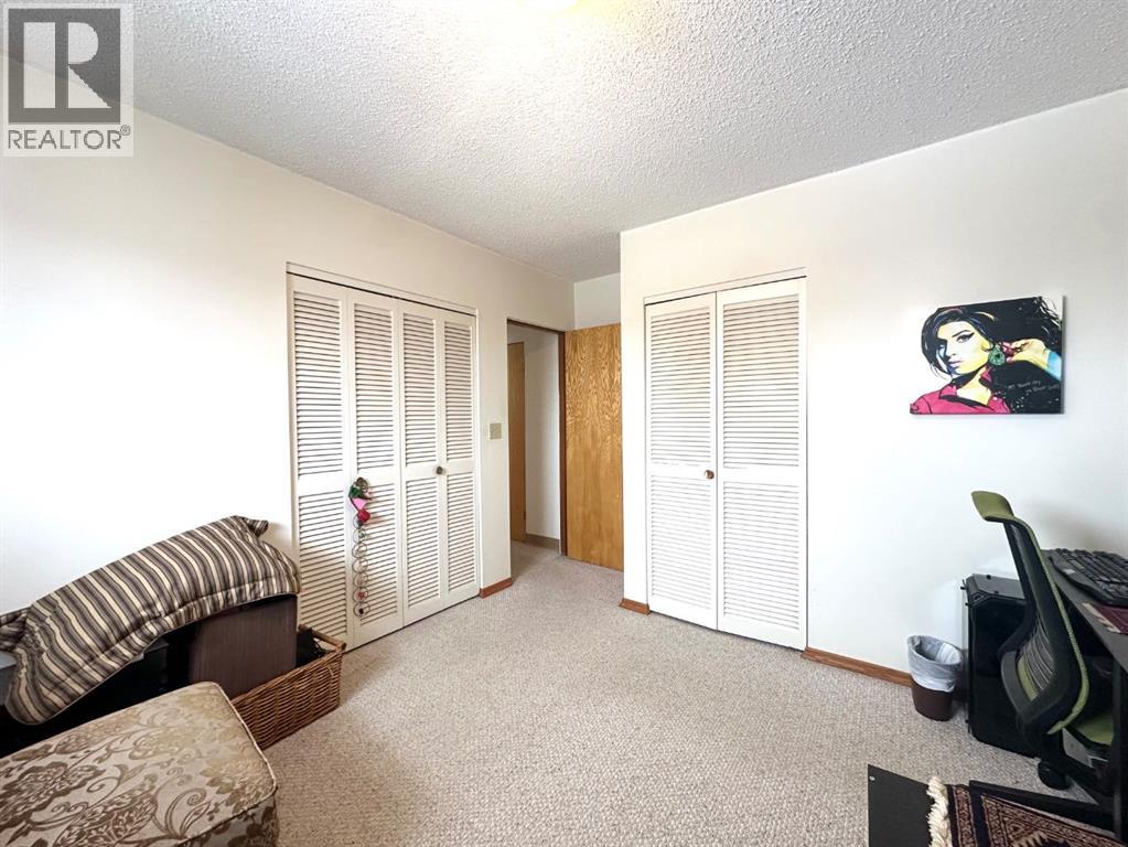 5240 50 Avenue - 9