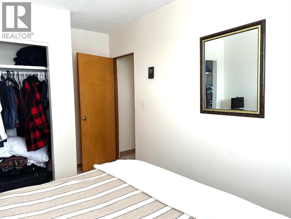 5240 50 Avenue - 14