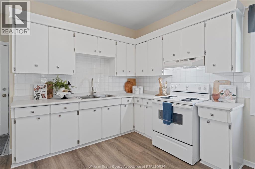 663 BROCK STREET - 18