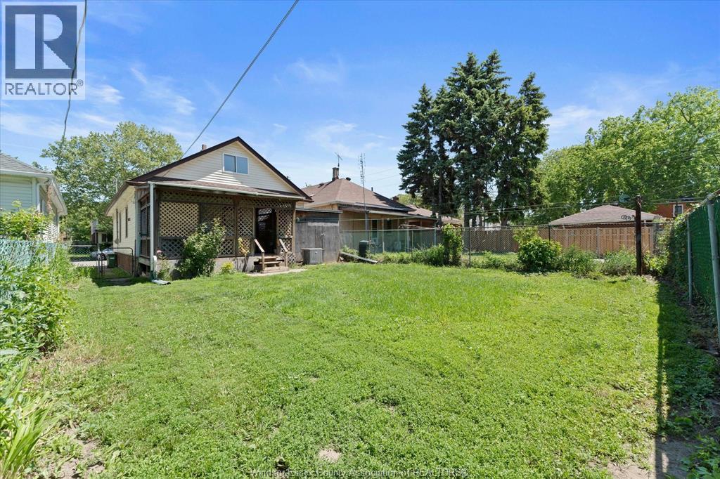 663 BROCK STREET - 36