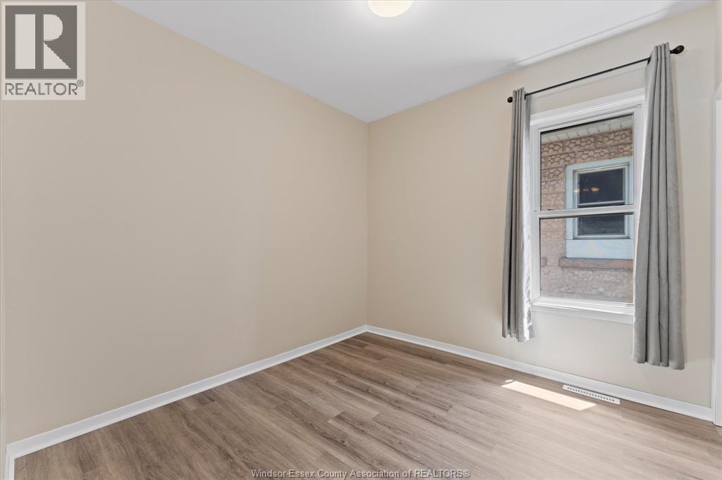 663 BROCK STREET - 23