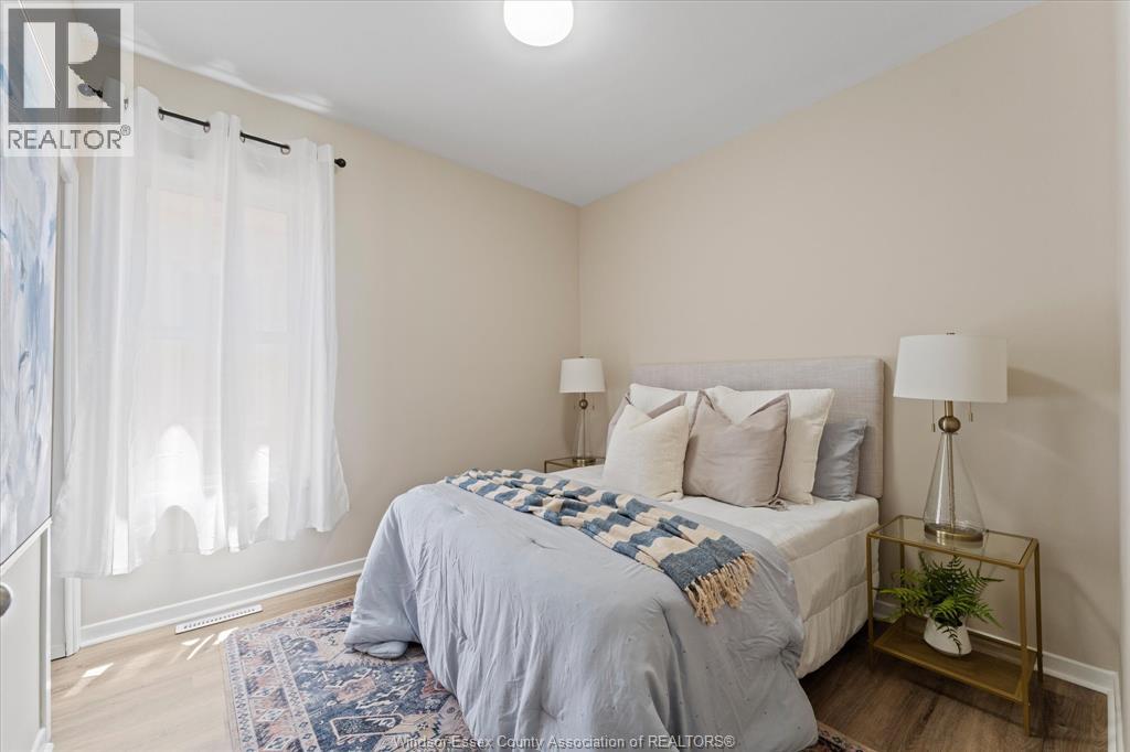 663 BROCK STREET - 21