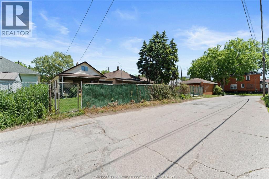 663 BROCK STREET - 37