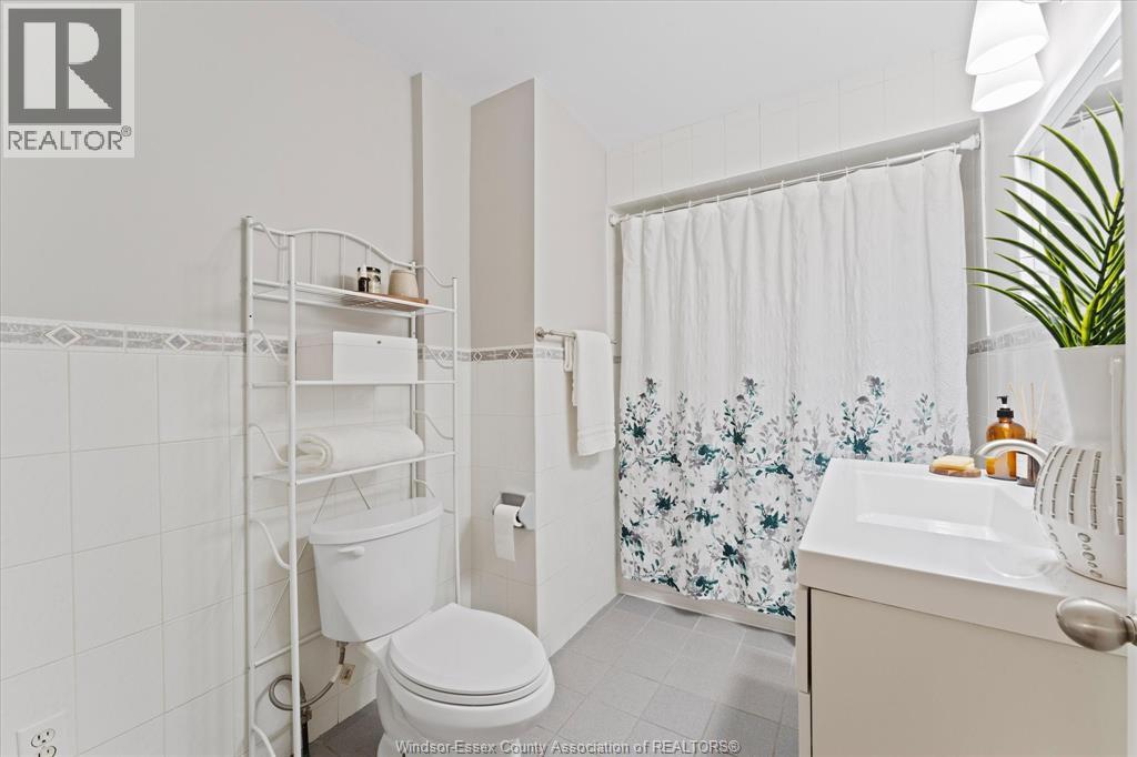 663 BROCK STREET - 25