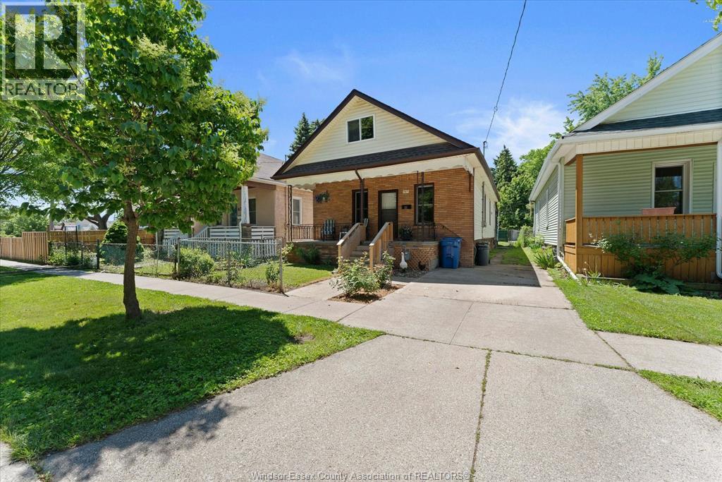 663 BROCK STREET - 4