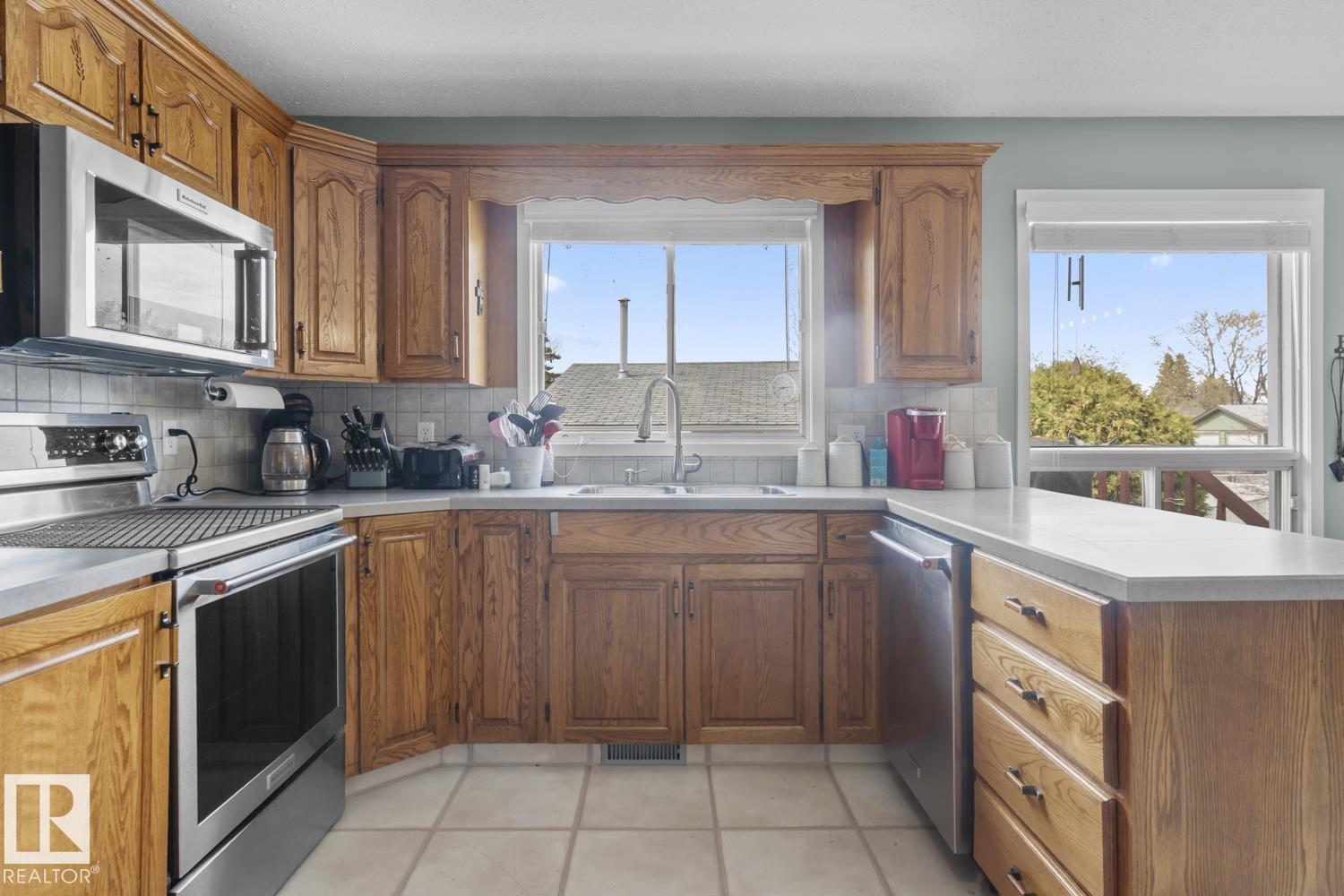 4104 43 ST - 8