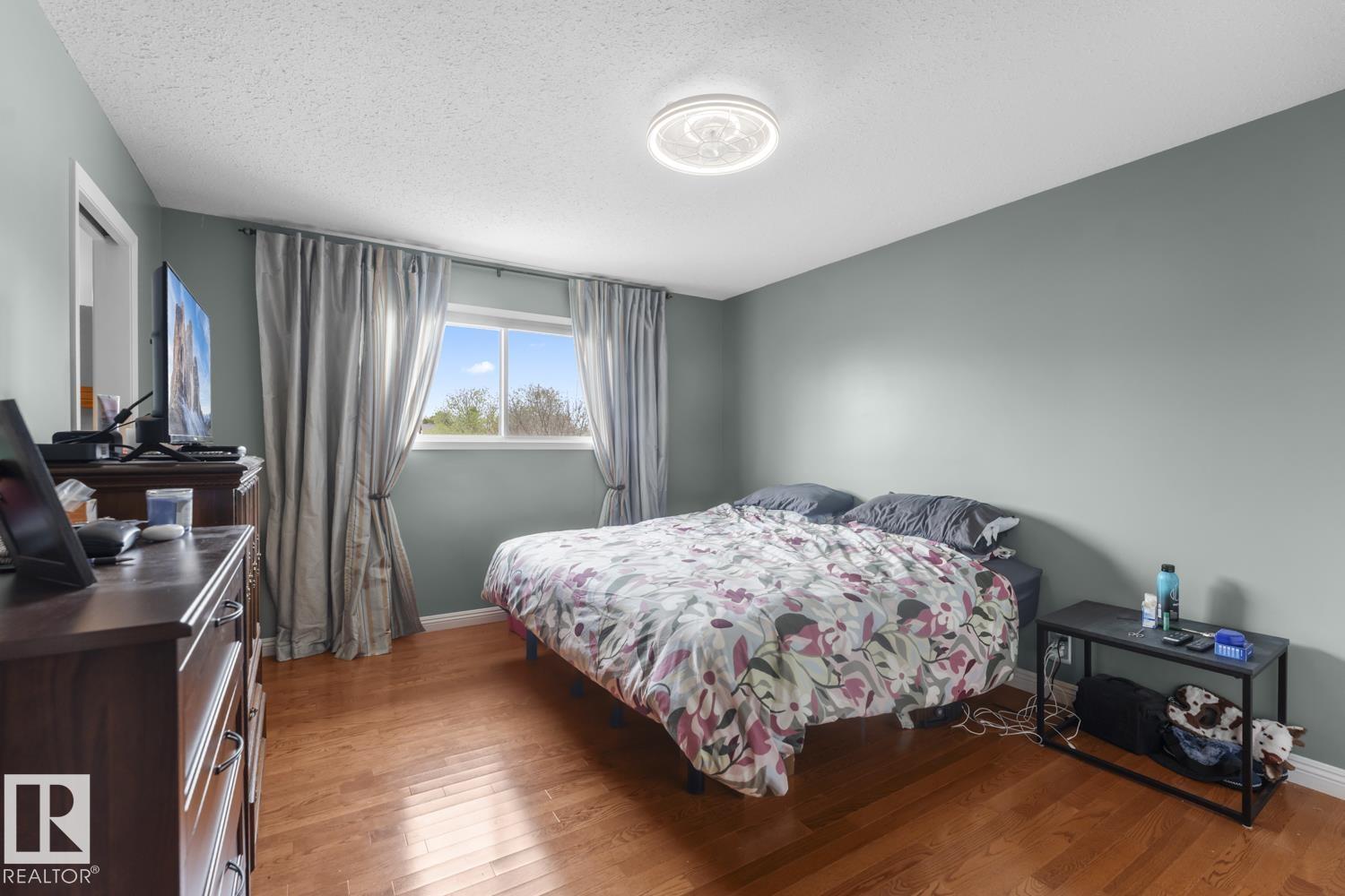 4104 43 ST - 20