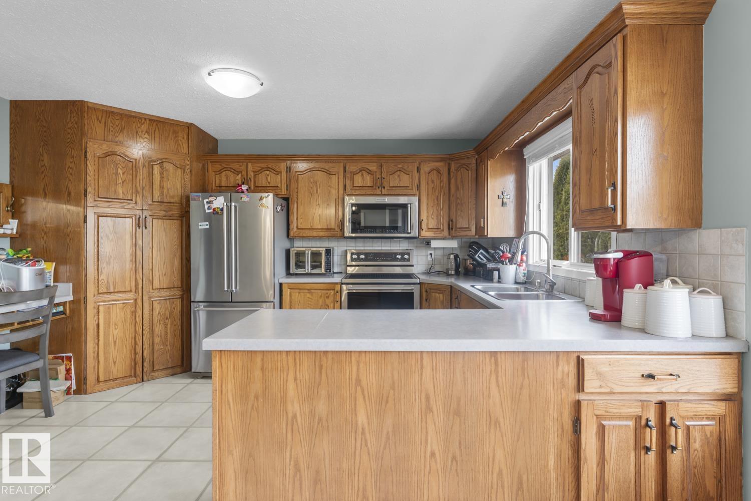 4104 43 ST - 9