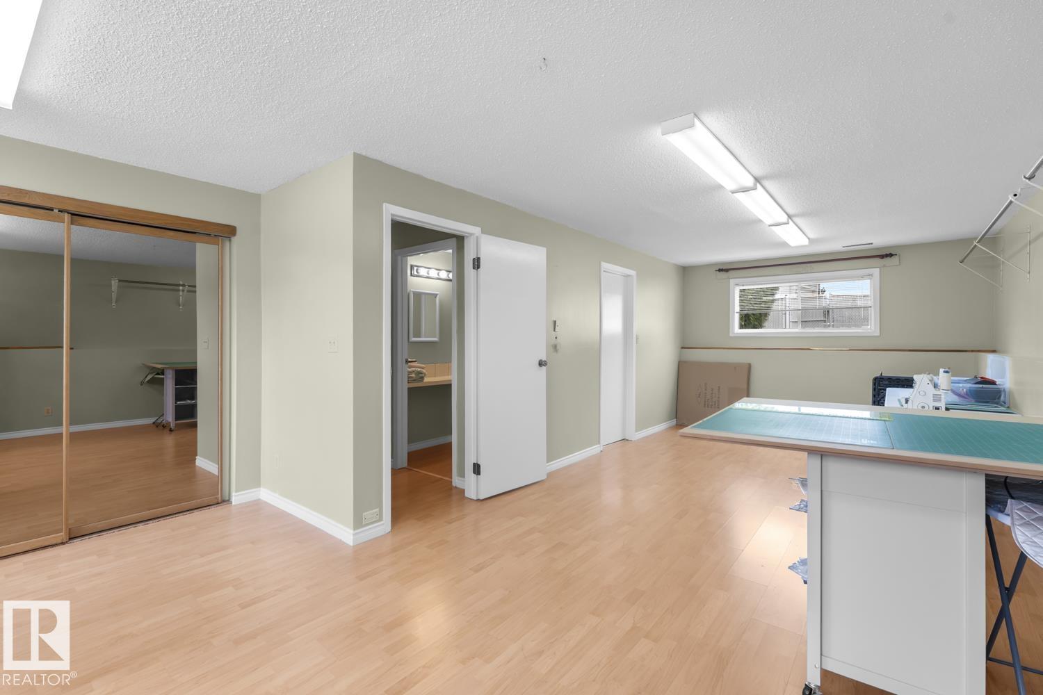 4104 43 ST - 31